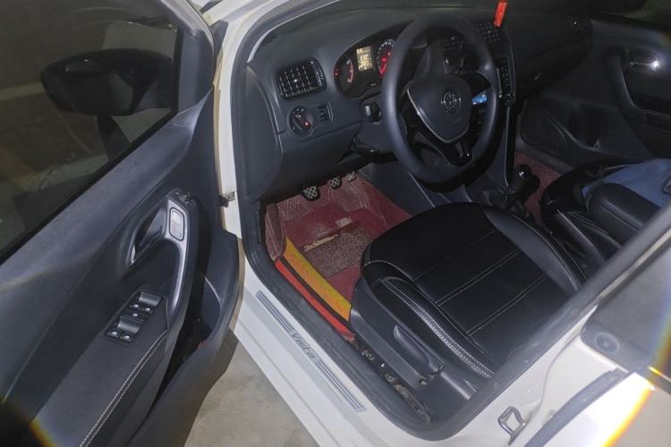 Used Volkswagen Polo 2016 1.4L Manual Fashion Model Driver Seat