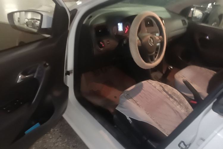Used Volkswagen Polo 2016 1.4L Manual Fashion Model Driver Seat