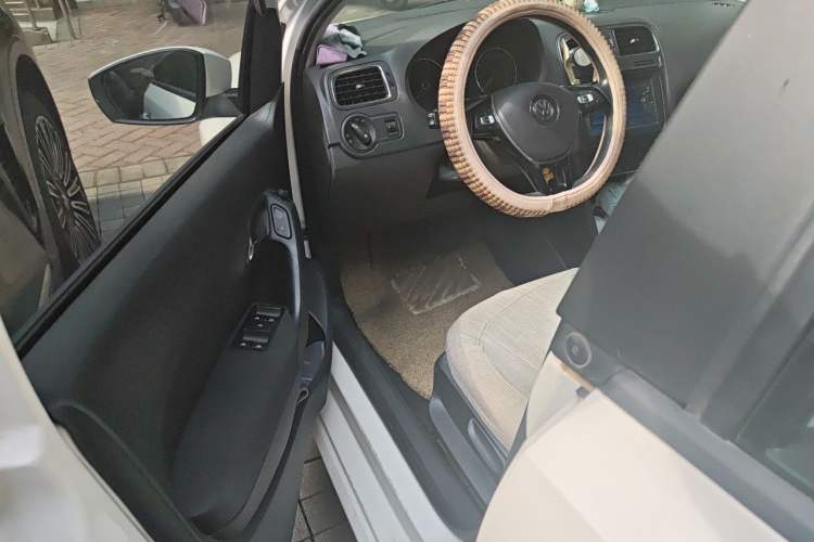 Used Volkswagen Polo 2016 1.6L Automatic Comfort Model Driver Seat