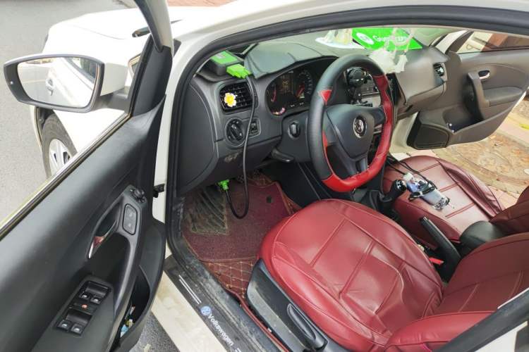 Used Volkswagen Polo 2016 1.4L Manual Fashion Model Driver Seat