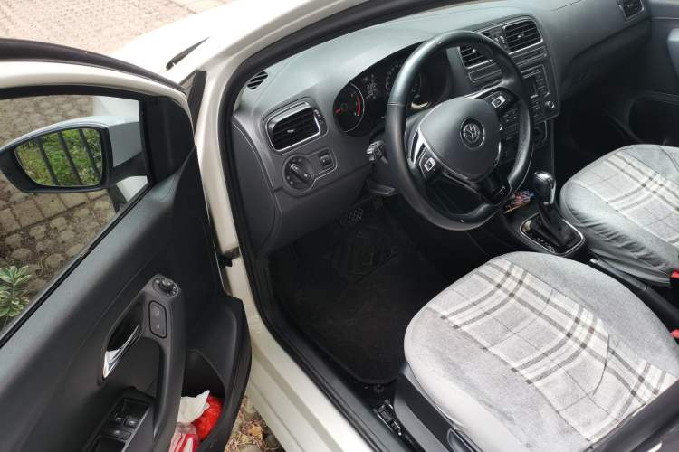 Used Volkswagen Polo 2016 1.6L Automatic Comfort Model Driver Seat