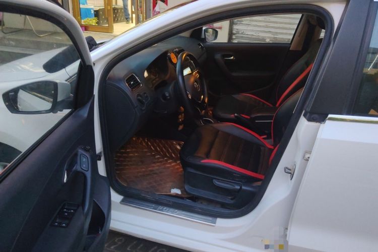 Used Volkswagen Polo 2016 1.6L Automatic Comfort Model Driver Seat