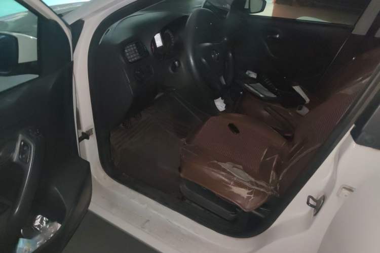 Used Volkswagen Polo 2016 1.4L Manual Fashion Model Driver Seat