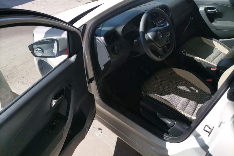 Used Volkswagen Polo 2016 1.4L Manual Fashion Model Driver Seat