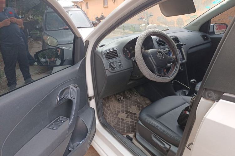 Used Volkswagen Polo 2016 1.4L Manual Fashion Model Driver Seat
