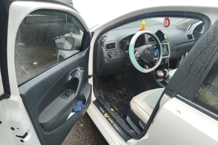 Used Volkswagen Polo 2016 1.6L Automatic Comfort Model Driver Seat