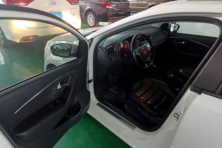Used Volkswagen Polo 2016 1.6L Automatic Luxury Model Driver Seat