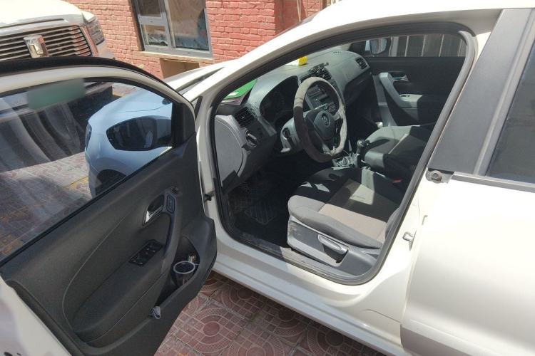 Used Volkswagen Polo 2016 1.4L Manual Fashion Model Driver Seat