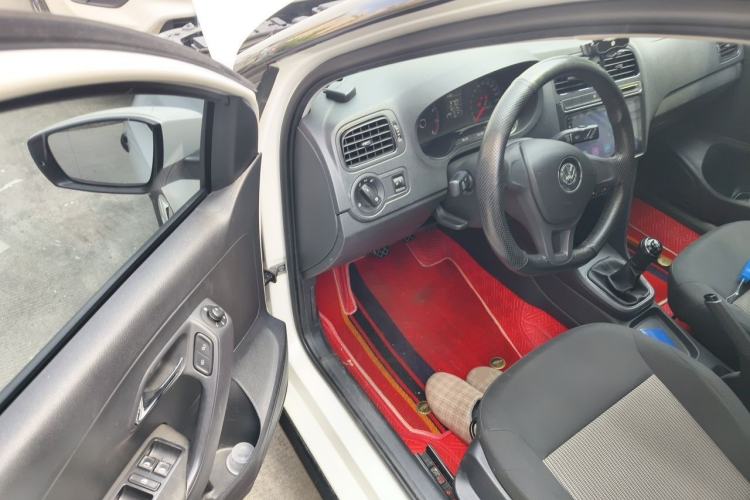 Used Volkswagen Polo 2016 1.4L Manual Fashion Model Driver Seat