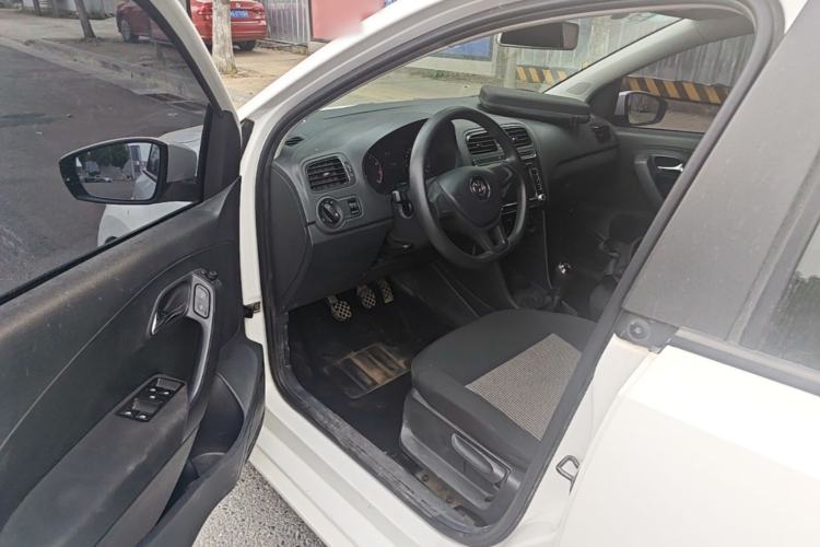 Used Volkswagen Polo 2016 1.4L Manual Fashion Model Driver Seat