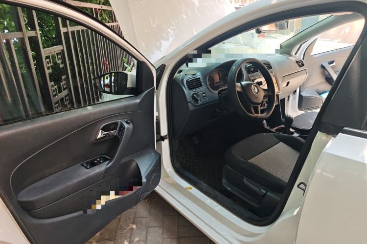Used Volkswagen Polo 2016 1.4L Manual Fashion Model Driver Seat