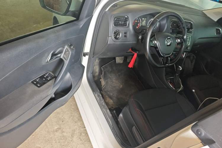 Used Volkswagen Polo 2016 1.6L Automatic Comfort Model Driver Seat