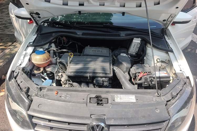 Used Volkswagen Polo 2016 1.4L Manual Fashion Model Engine Bay