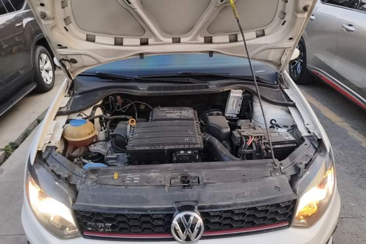 Used Volkswagen Polo 2016 1.4L Manual Fashion Model Engine Bay