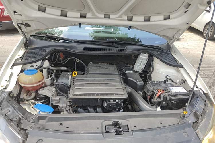 Used Volkswagen Polo 2016 1.4L Manual Fashion Model Engine Bay