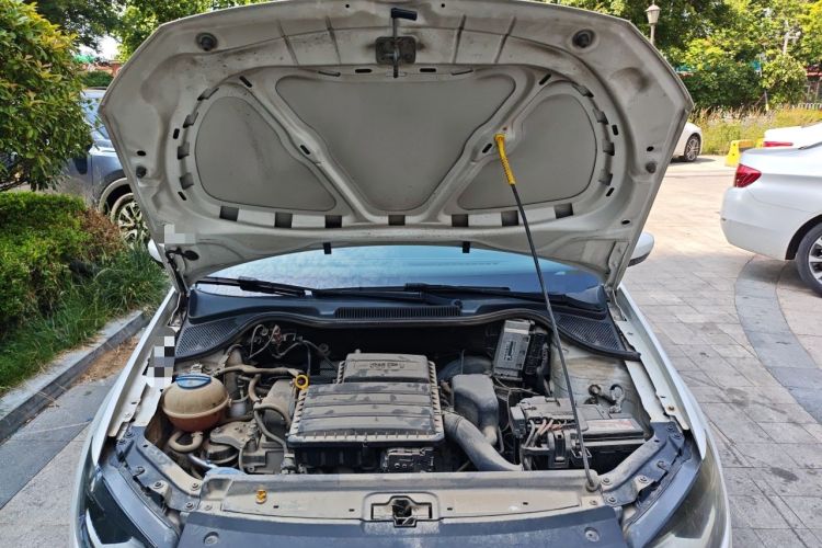Used Volkswagen Polo 2016 1.4L Manual Fashion Model Engine Bay