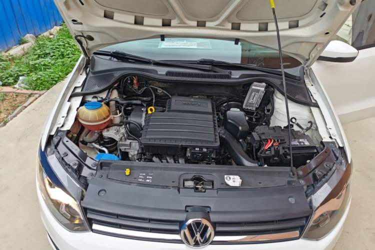 Used Volkswagen Polo 2016 1.4L Manual Fashion Model Engine Bay