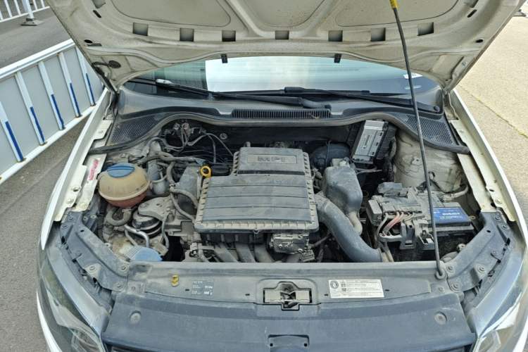 Used Volkswagen Polo 2016 1.4L Manual Fashion Model Engine Bay