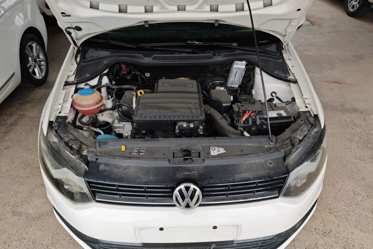 Used Volkswagen Polo 2016 1.4L Manual Fashion Model Engine Bay