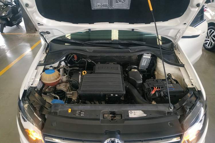 Used Volkswagen Polo 2016 1.4L Manual Fashion Model Engine Bay