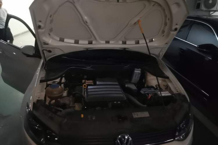 Used Volkswagen Polo 2016 1.6L Automatic Comfort Model Engine Bay