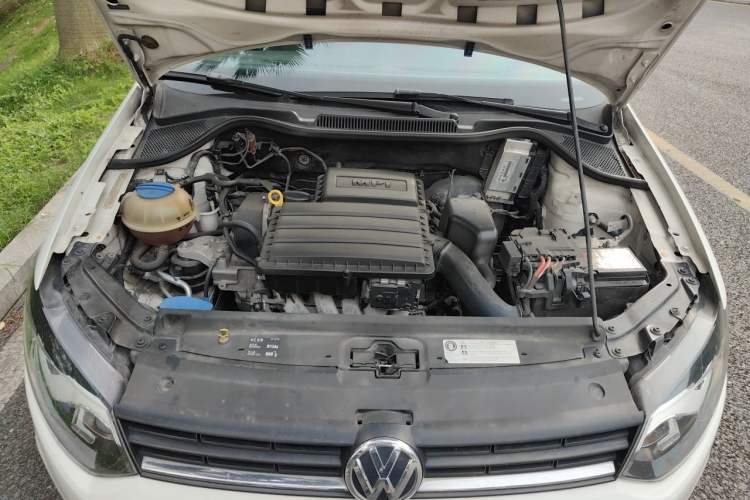 Used Volkswagen Polo 2016 1.4L Manual Fashion Model Engine Bay