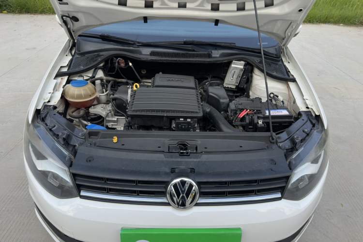 Used Volkswagen Polo 2016 1.4L Manual Fashion Model Engine Bay