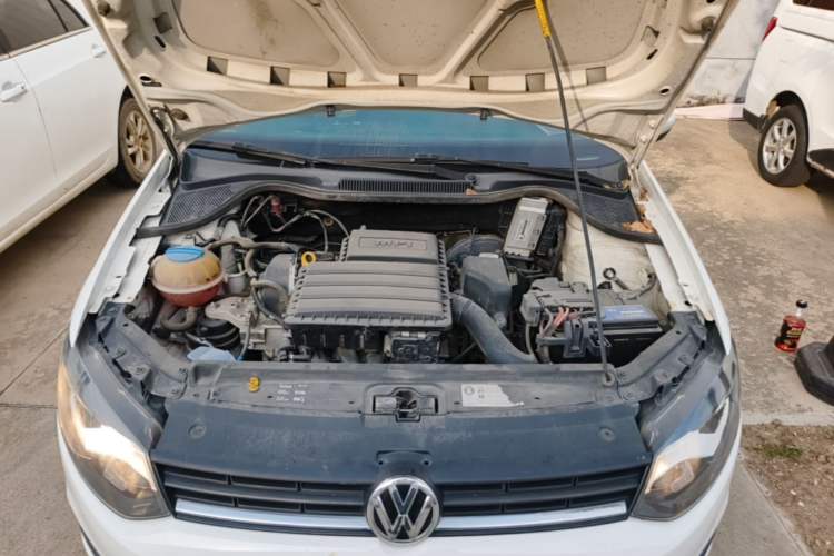 Used Volkswagen Polo 2016 1.4L Manual Fashion Model Engine Bay