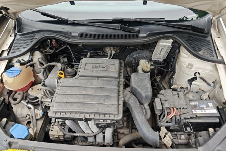 Used Volkswagen Polo 2016 1.4L Manual Fashion Model Engine Bay