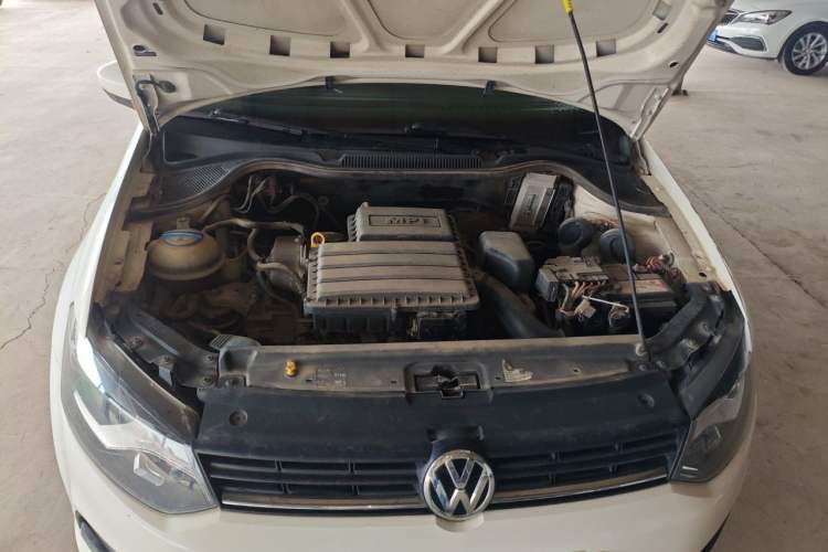 Used Volkswagen Polo 2016 1.4L Manual Fashion Model Engine Bay
