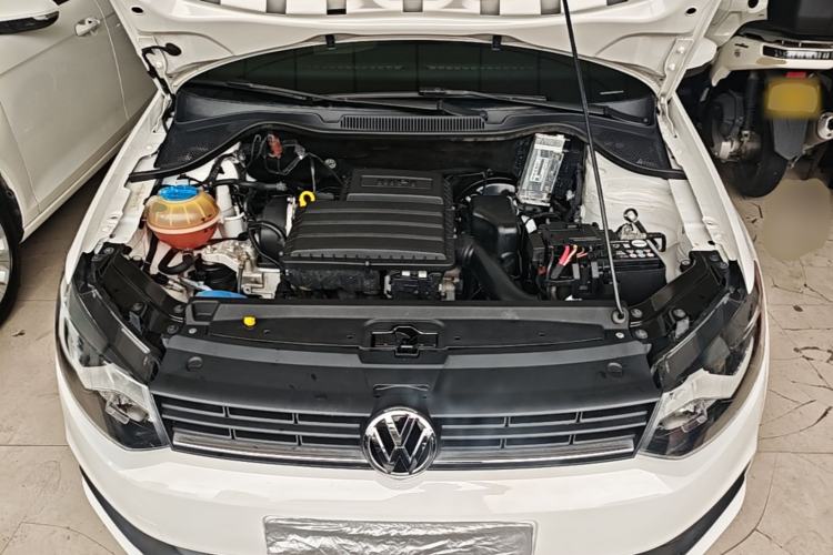 Used Volkswagen Polo 2016 1.4L Manual Fashion Model Engine Bay