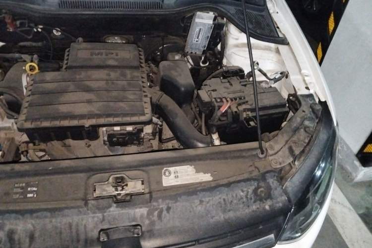 Used Volkswagen Polo 2016 1.6L Automatic Comfort Model Engine Bay Left