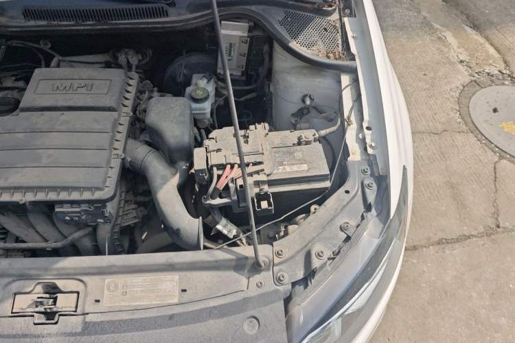 Used Volkswagen Polo 2016 1.4L Manual Fashion Model Engine Bay Left