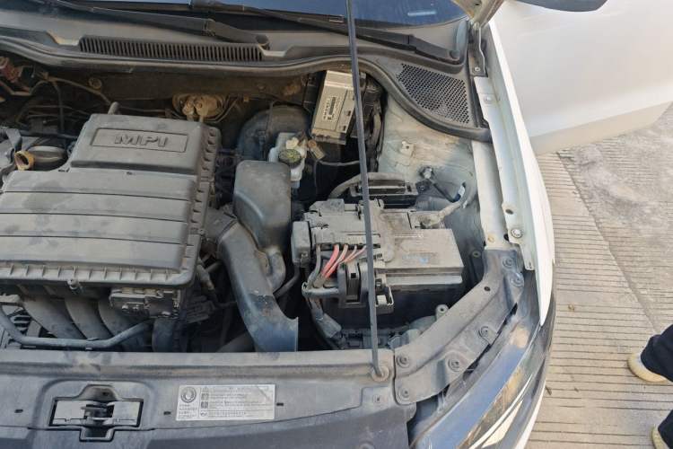 Used Volkswagen Polo 2016 1.4L Automatic Trendy Model Engine Bay Left