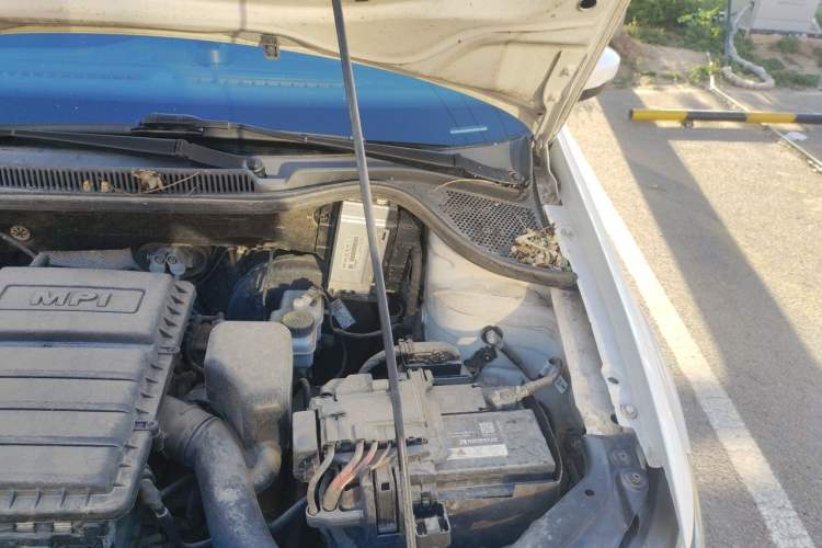 Used Volkswagen Polo 2016 1.6L Automatic Comfort Model Engine Bay Left