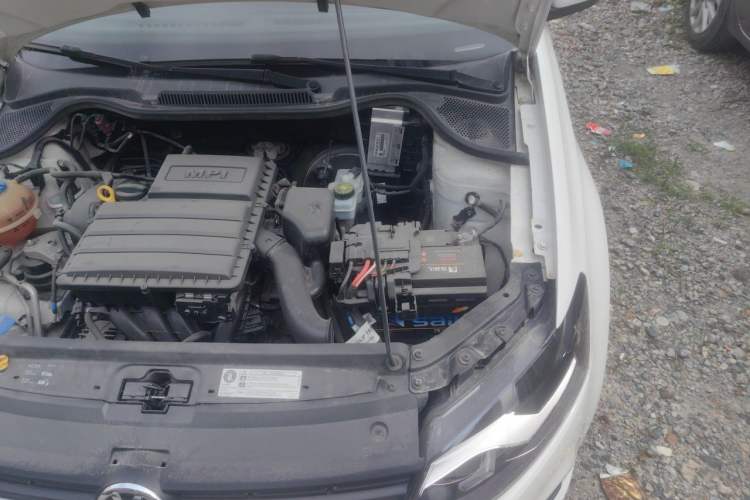 Used Volkswagen Polo 2016 1.4L Manual Fashion Model Engine Bay Left