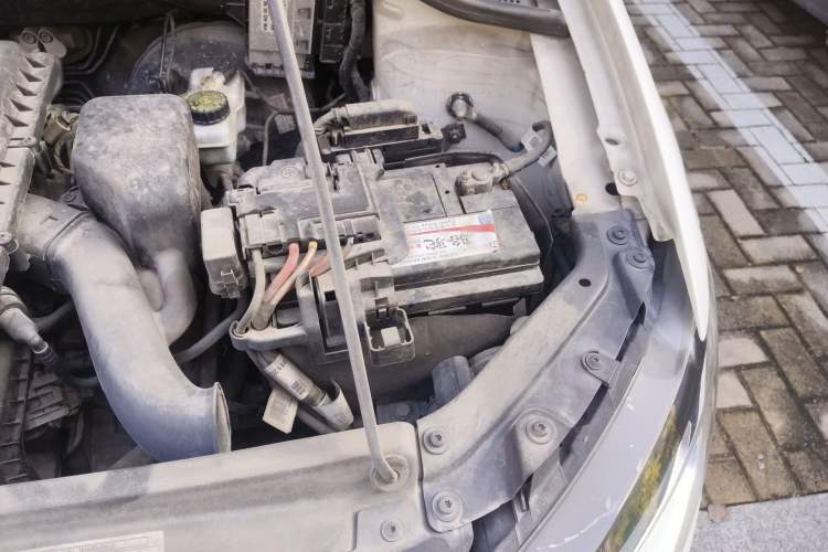Used Volkswagen Polo 2016 1.6L Automatic Comfort Model Engine Bay Left