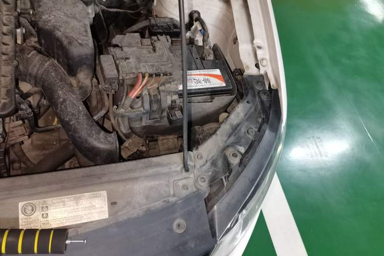 Used Volkswagen Polo 2016 1.6L Automatic Comfort Model Engine Bay Left