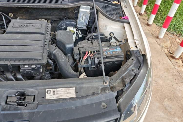 Used Volkswagen Polo 2016 1.6L Automatic Comfort Model Engine Bay Left