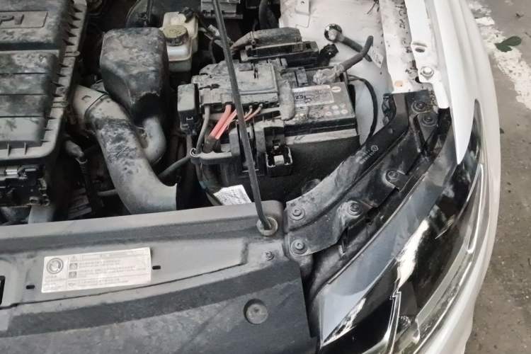 Used Volkswagen Polo 2016 1.6L Automatic Comfort Model Engine Bay Left