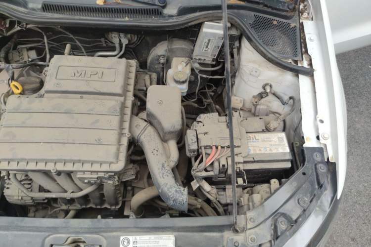 Used Volkswagen Polo 2016 1.4L Manual Fashion Model Engine Bay Left
