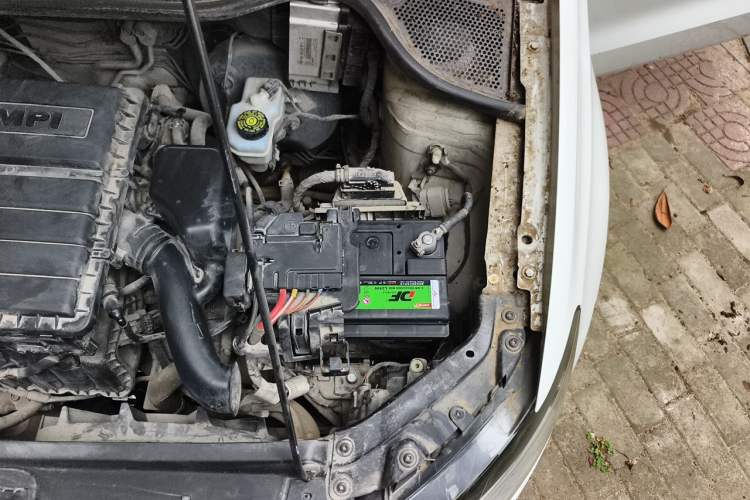 Used Volkswagen Polo 2016 1.4L Automatic Trendy Model Engine Bay Left