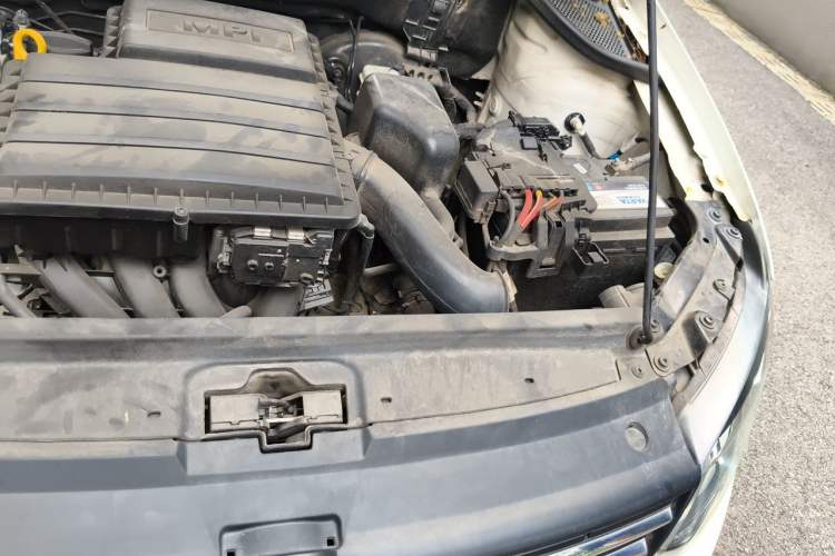 Used Volkswagen Polo 2016 1.6L Automatic Comfort Model Engine Bay Left