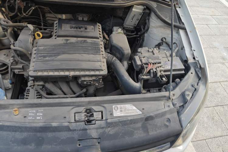 Used Volkswagen Polo 2016 1.4L Manual Fashion Model Engine Bay Left