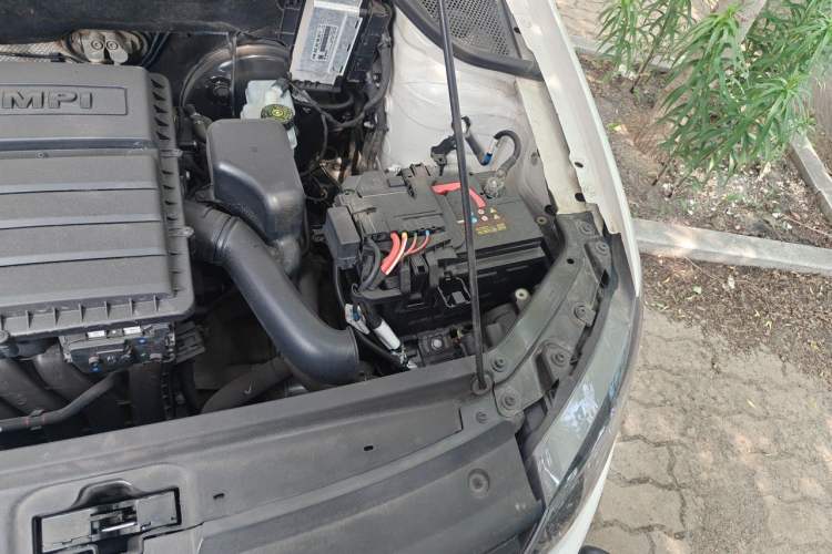 Used Volkswagen Polo 2016 1.4L Manual Fashion Model Engine Bay Left
