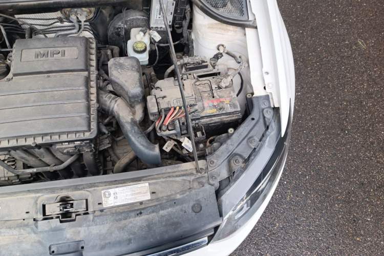 Used Volkswagen Polo 2016 1.4L Automatic Trendy Model Engine Bay Left
