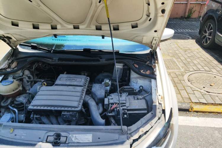 Used Volkswagen Polo 2016 1.4L Automatic Trendy Model Engine Bay Left