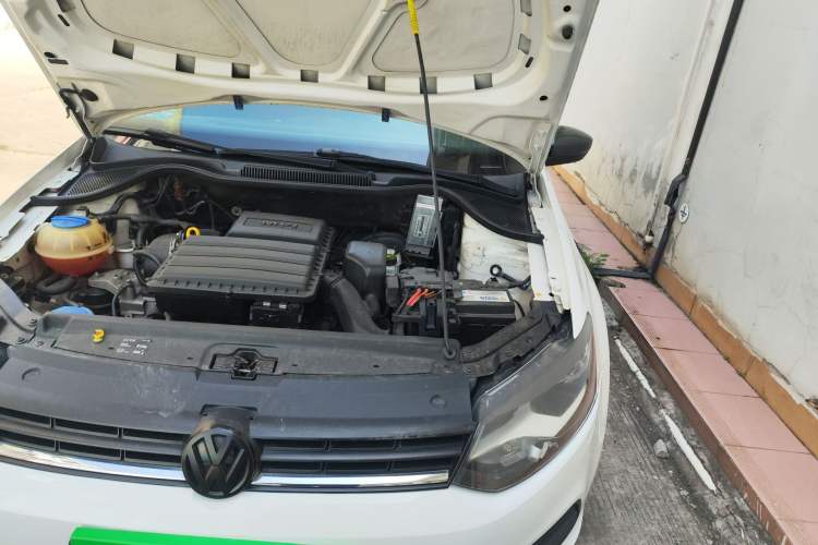 Used Volkswagen Polo 2016 1.4L Manual Fashion Model Engine Bay Left