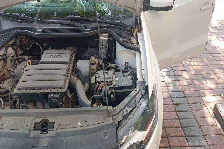 Used Volkswagen Polo 2016 1.4L Automatic Trendy Model Engine Bay Left