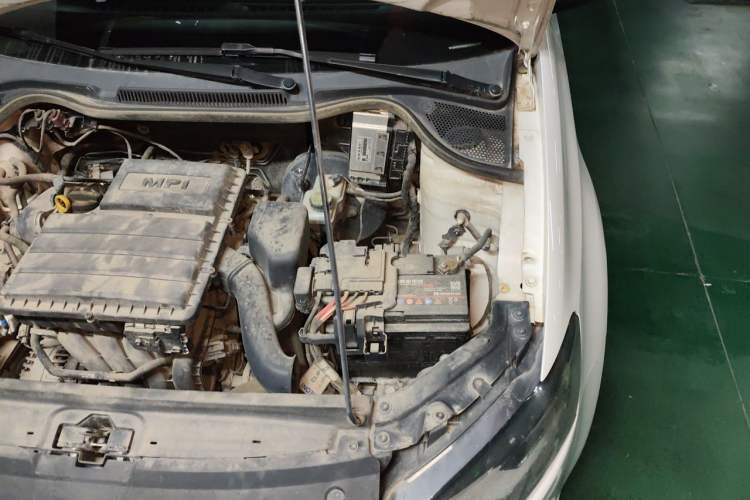 Used Volkswagen Polo 2016 1.4L Manual Fashion Model Engine Bay Left